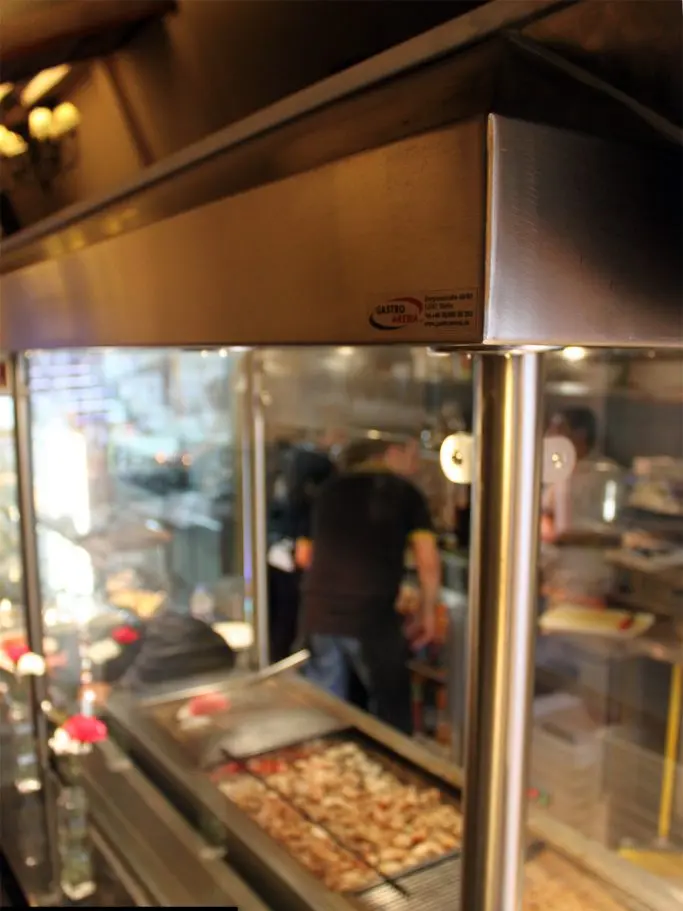 The Ocakbaşı mit Glasfront im Restaurant